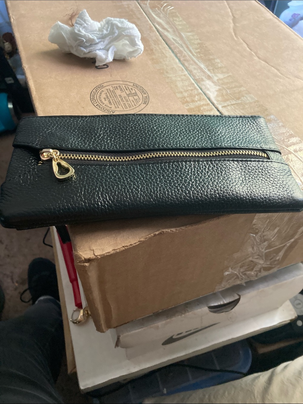 Source Unknown Black Pebbled Leather Zip Wallet with Gold Hardware